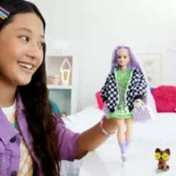Barbie Extra Puppe In Schwarz-weißer Rennwagejacke Mit Lila Haaren -Barbie Verkaufsladen 24798504 06