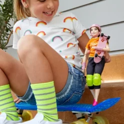 Barbie Berufe Sport Skateboarder Puppe, Geschenk Und Spielzeug Ab 3 Jahren -Barbie Verkaufsladen 34173ce3d1aa4fbf24f6a3ed9e91b7dd