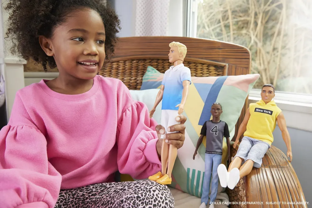 Barbie Ken Fashionistas Puppe Im Weiß-blauen Poloshirt 8 Barbie Ken Fashionistas Puppe Im Weiß-blauen Poloshirt – Bild 6