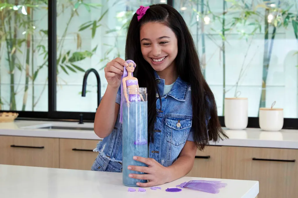 Barbie Color Reveal Puppe Meerjungfrau, Farbwechsel, Anziehpuppe 4 Barbie Color Reveal Puppe Meerjungfrau, Farbwechsel, Anziehpuppe – Bild 2