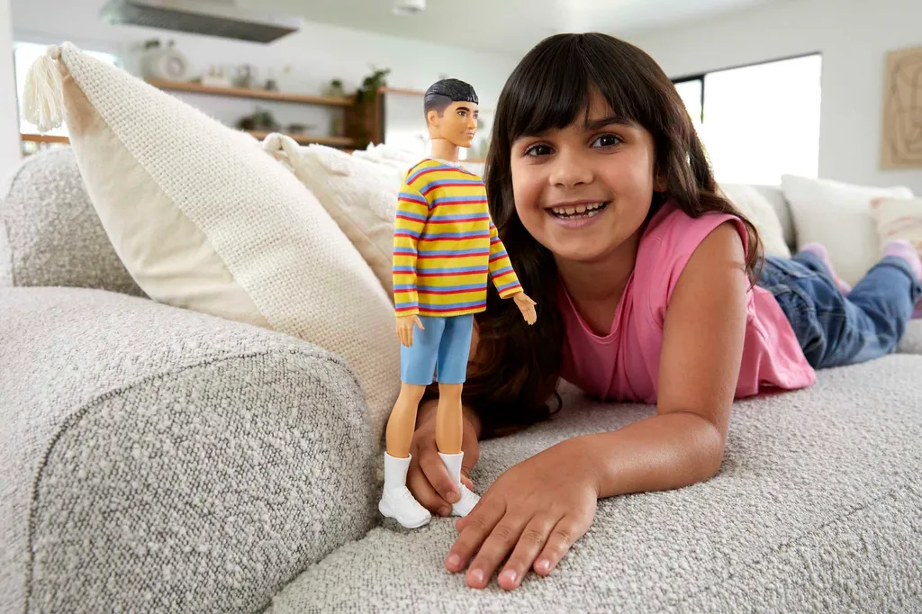 Barbie Ken Fashionistas Puppe Im Oversized Sweater 5 Barbie Ken Fashionistas Puppe Im Oversized Sweater – Bild 3